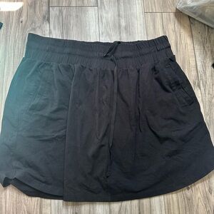 Livi Sketch Athletic Skort with Elastic Waist and Pockets in Black Size 18-20